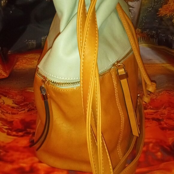 SIMPLY NOELLE GREEN AND BROWN DRAWSTRING DUFFEL SHOULDER HANDBAG - Picture 5 of 10